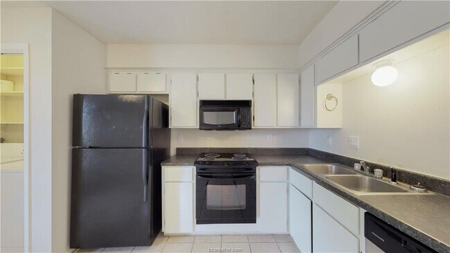 Building Photo - 2401 Bandera Dr