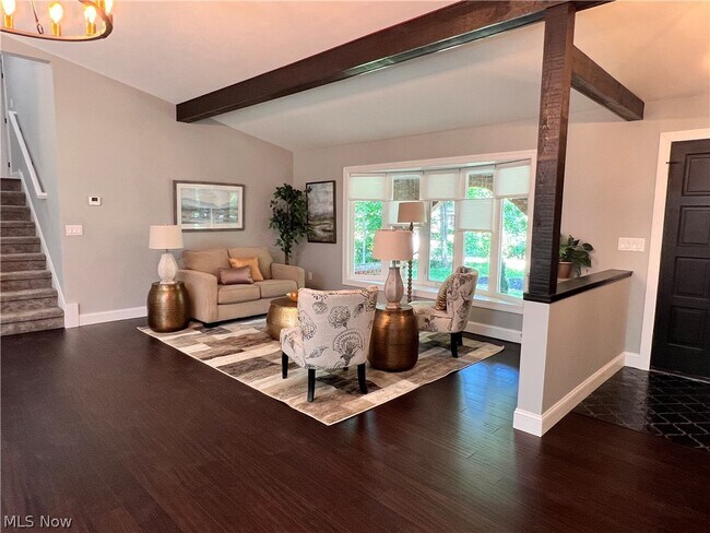 Foto del edificio - 704 Echo Dr