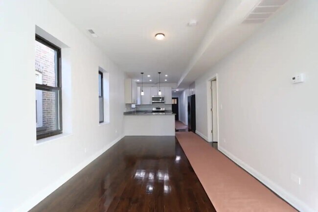 Foto del edificio - 3120 W Eastwood Ave