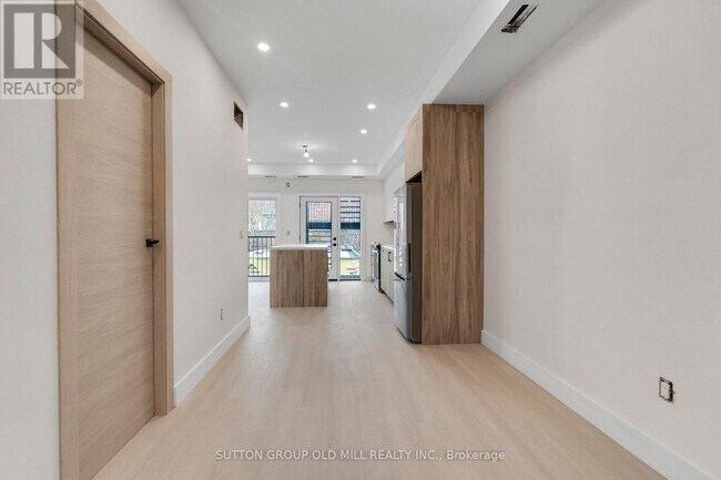 Building Photo - 625 Harvie Ave