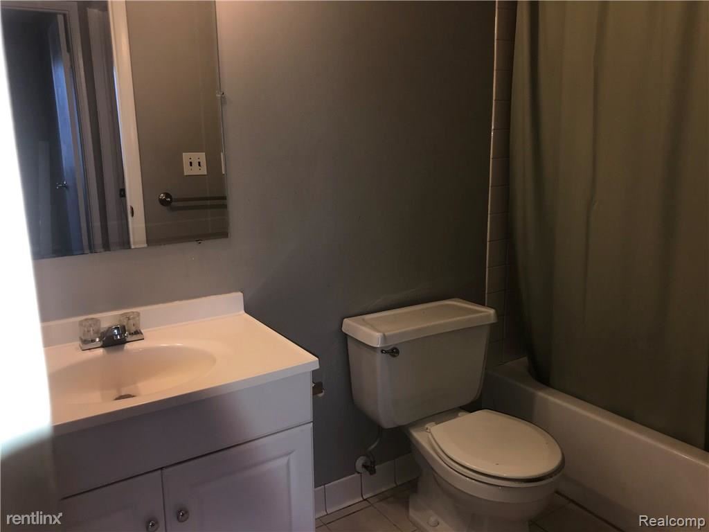 Foto del edificio - 21620 Hillside Dr