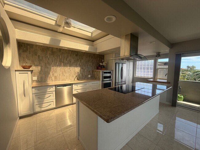 Foto del edificio - Furnished Kahana Ridge Four Bedroom