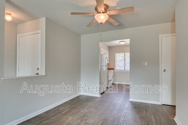 Foto del edificio - 3002D Strickland Court