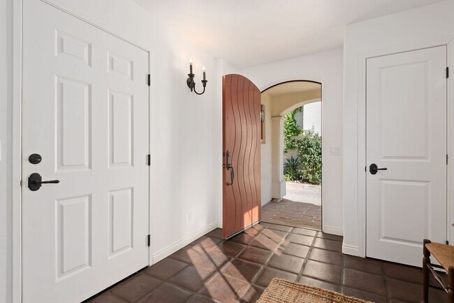 Building Photo - Villa Del Mar~ The Gorgeous gem in the Ame...