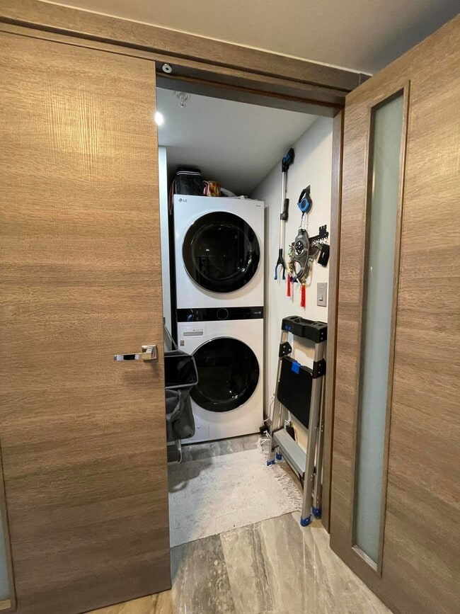 Foto del edificio - 17275 Collins Ave