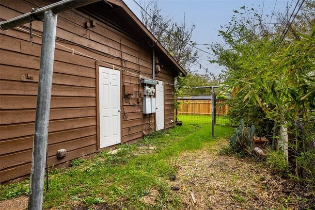 Foto del edificio - 1411 Braes Ridge Dr