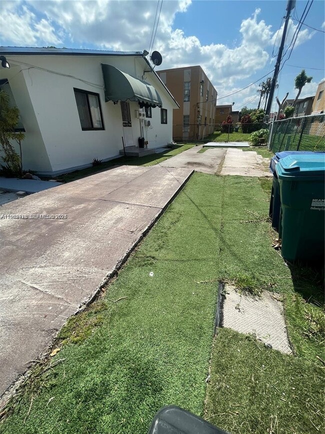 Foto del edificio - 10803 SW 5th St