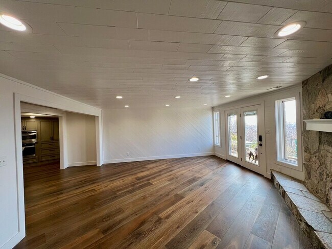 Foto del edificio - 425 Lakeview Way