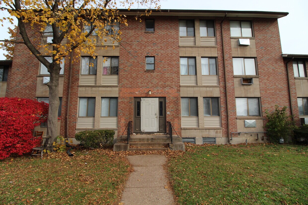Primary Photo - 10 Henderson Dr