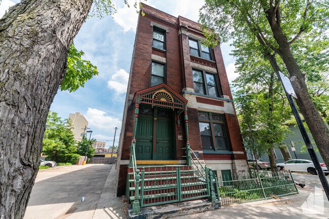 Foto del edificio - 1101 N Marshfield Ave