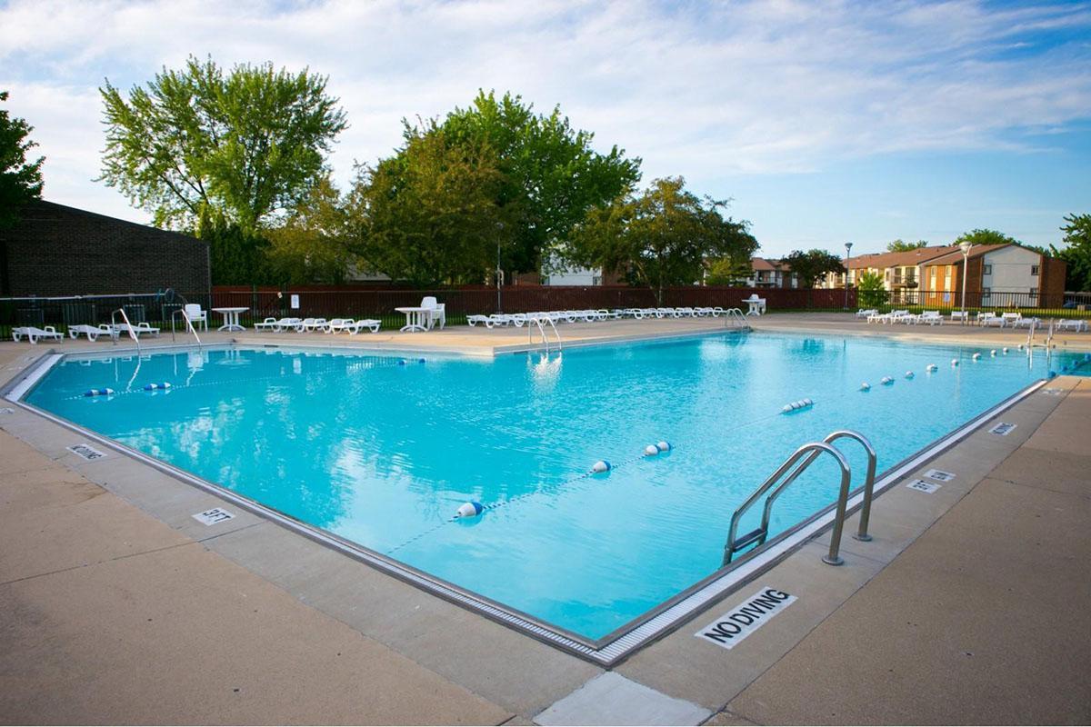 Primary Photo - Oaks at Hampton Apartments