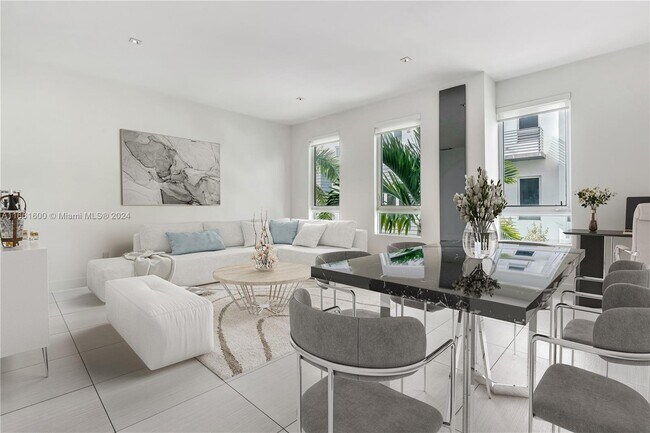 Foto del edificio - 9143 NW 33rd St
