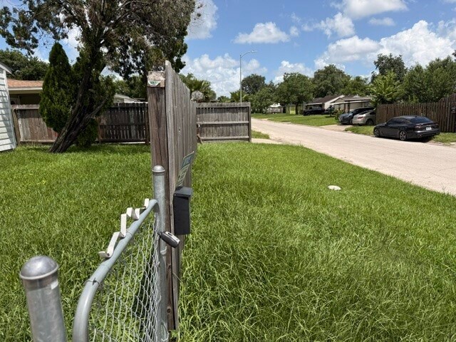 Foto del edificio - 5103 Willow Glen Dr