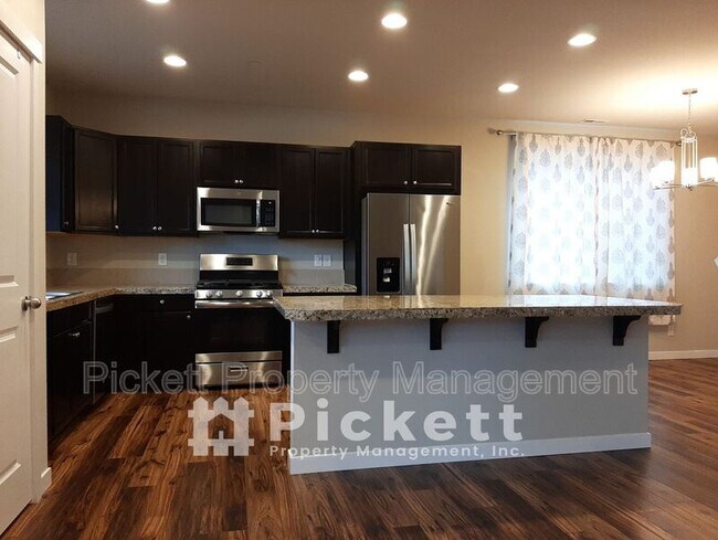 Building Photo - 1004 Samara St