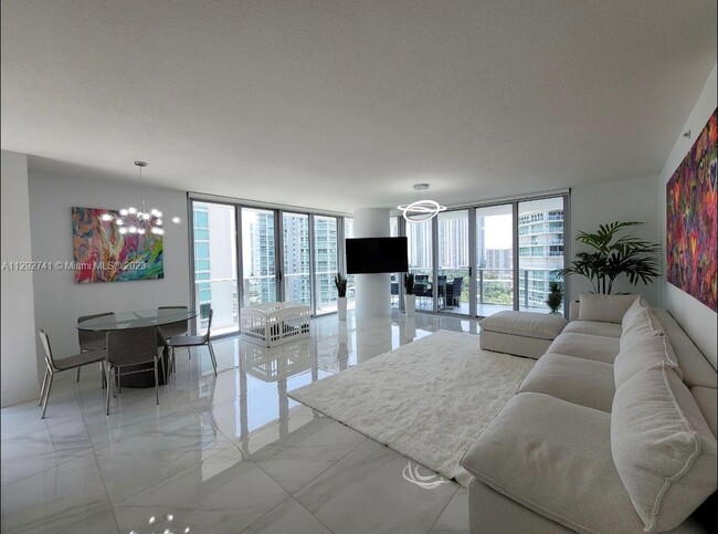 Foto del edificio - 300 Sunny Isles Blvd