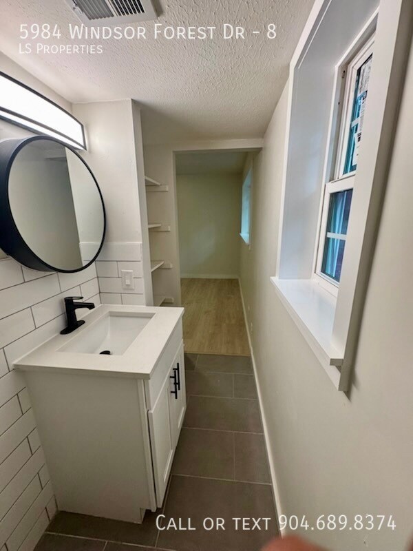 Building Photo - 5984 Windsor Forest Dr