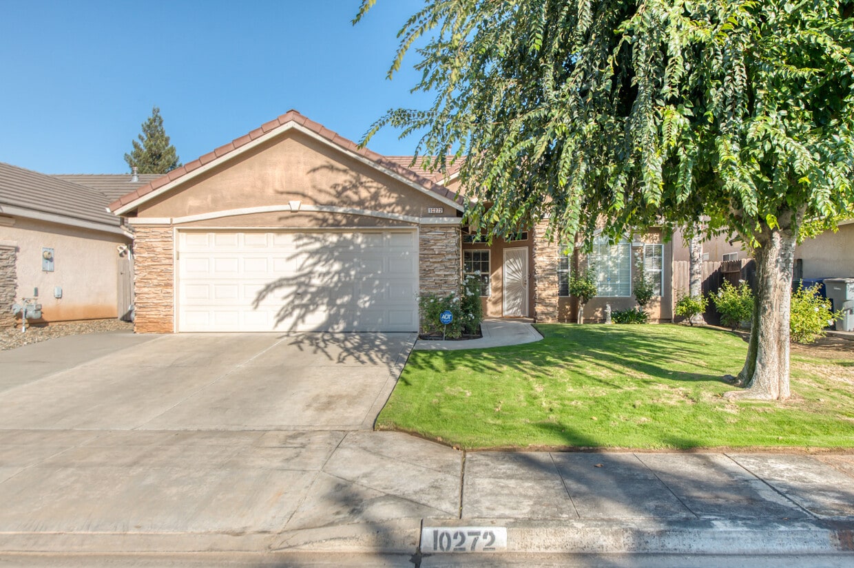Primary Photo - 10272 N Whitney Ave