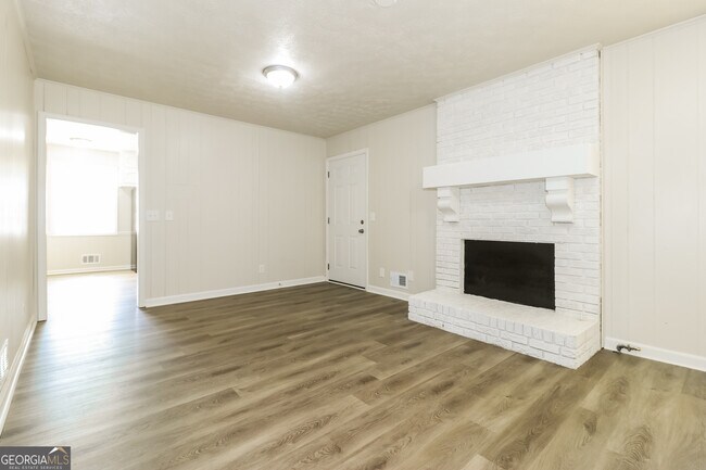 Foto del edificio - 2255 Kings Forest Dr SE