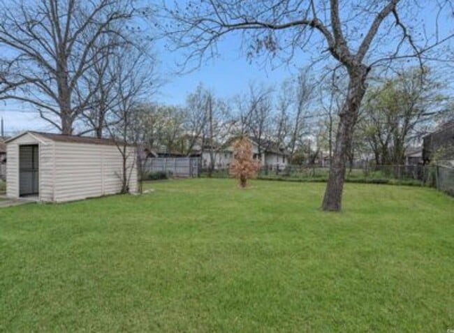 Building Photo - 1244 Clower
