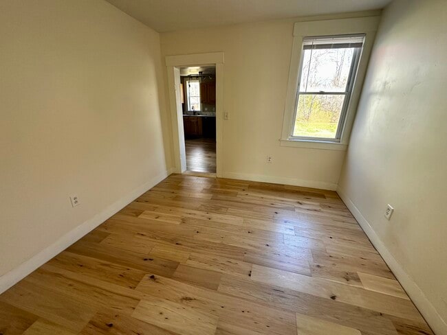 Dining - 44 Kansas Rd