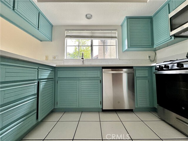 Building Photo - 541 S Glenhurst Dr