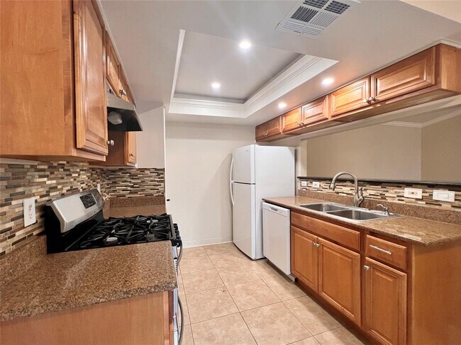 Building Photo - 605 Luther Dr