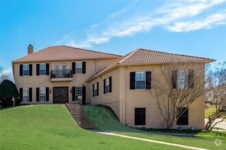 Building Photo - 3201 Lakeside Dr