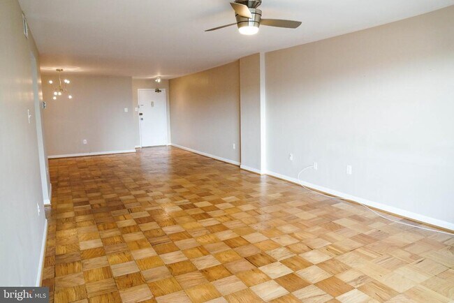 Building Photo - 1300 Army Navy Dr