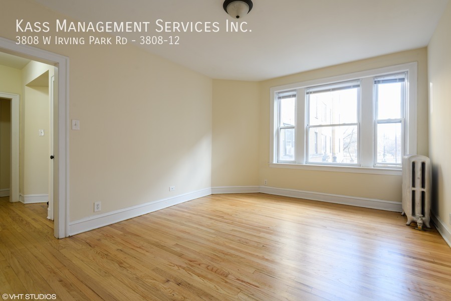 Foto principal - Irving Park 1 bedroom - Clost to Public Tr...