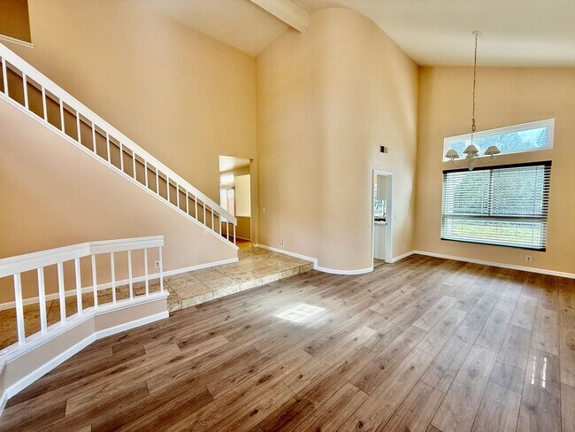 Foto del edificio - Nice 2 Story Family Home