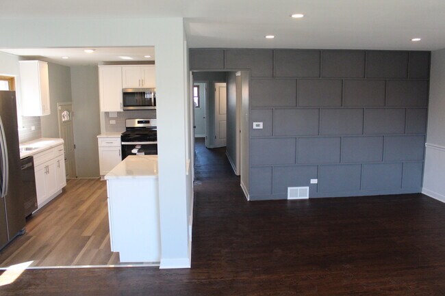 Building Photo - 12714 S Justine St