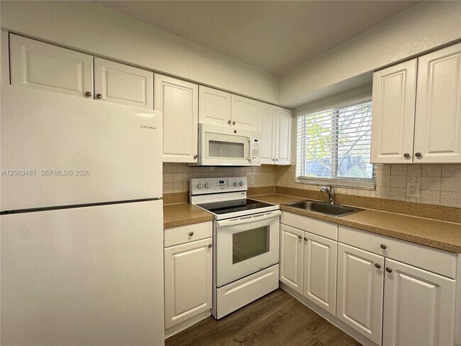 Foto del edificio - 3720 NE 22nd Ave