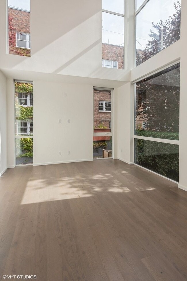 Foto del edificio - Beautiful Modern Capitol Hill Townhome