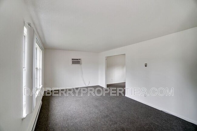 Building Photo - 1006 Ranch Dr