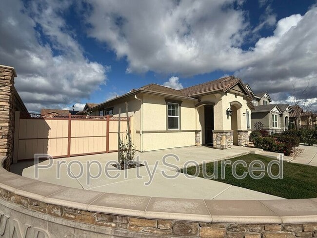 Building Photo - 1697 W Woodward Ave