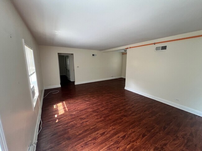 Foto del edificio - 106 E Scranton Ave