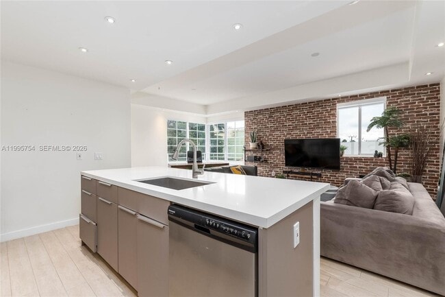 Foto del edificio - 820 Euclid Ave