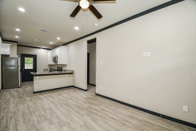 Foto del edificio - 7802 Dandy St
