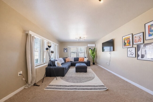 Foto del edificio - 170 E 100 N