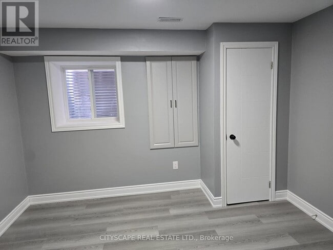 Photo du bâtiment - 306 Bessborough Dr