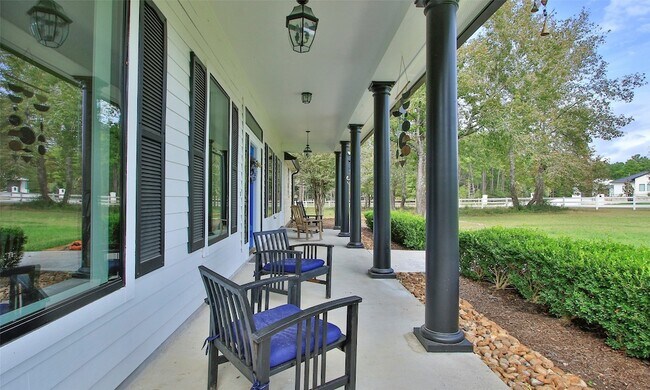 Building Photo - 37823 Clubhouse Lane