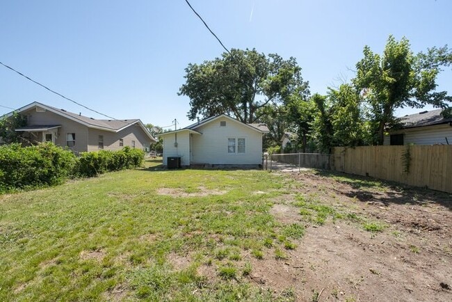 Foto del edificio - 1528 N Beard Ave