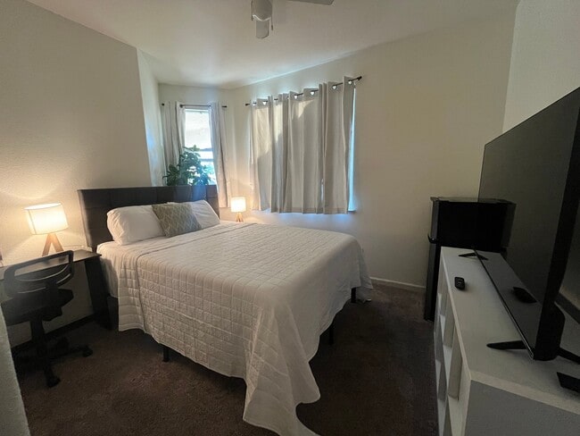 Foto del edificio - 8408 Arrowroot Cir