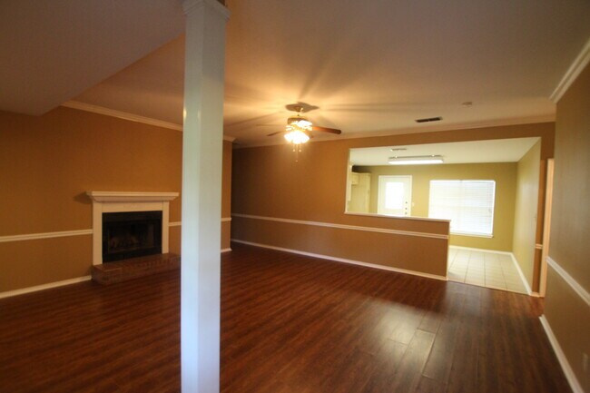 Foto del edificio - Coming Soon! Beautiful 3 Bedroom in Whiteh...