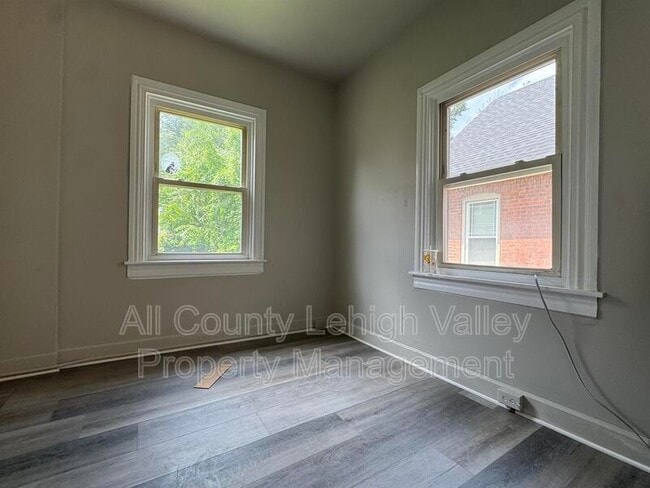 Building Photo - 520 Cherokee St