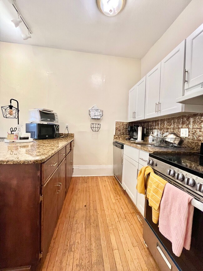 Building Photo - 481 Beacon St