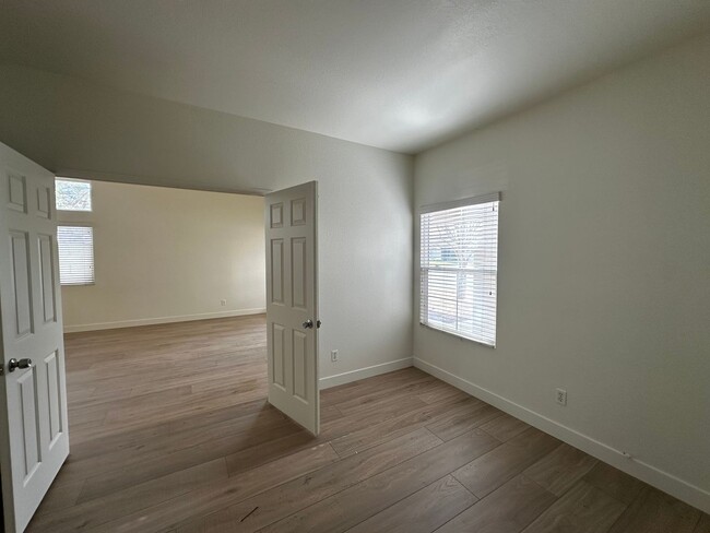 Building Photo - 4bd/2ba Home - Faith St.