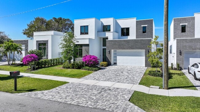 Building Photo - 655 Kingsbridge St