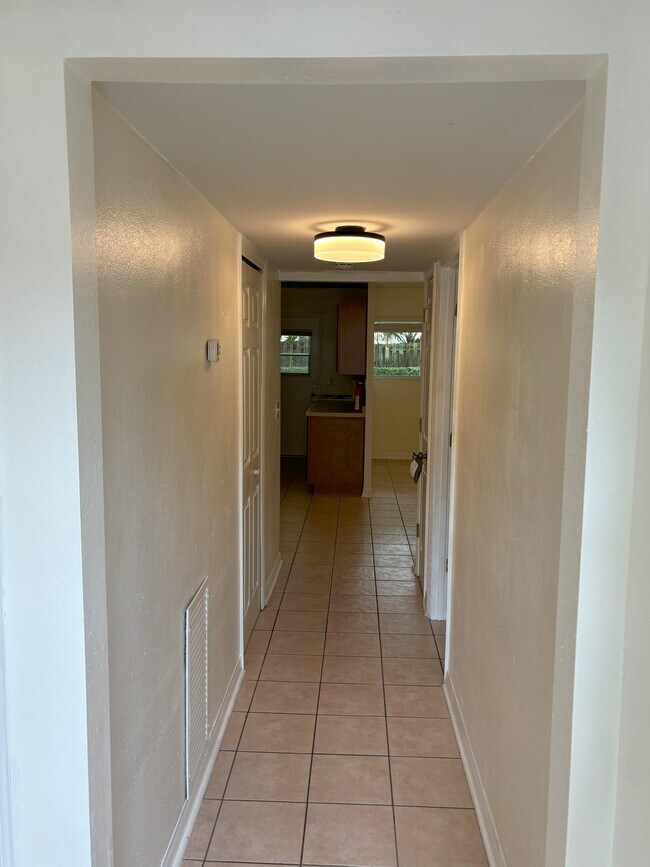 Foto del edificio - 320 Lakeview St