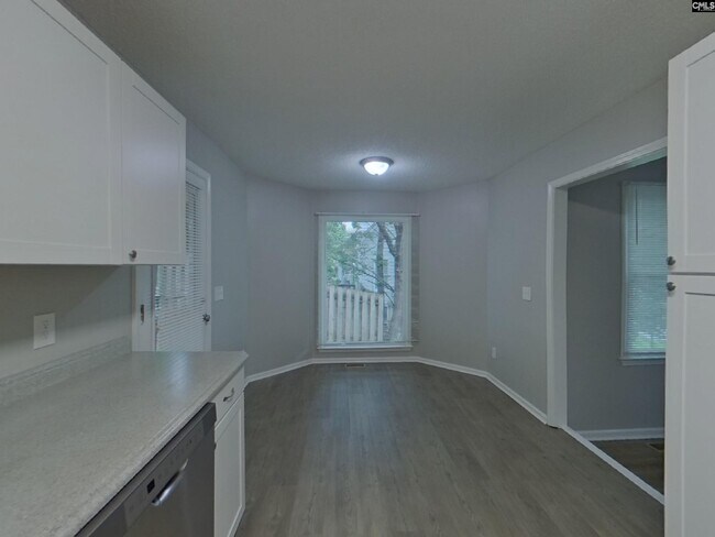 Building Photo - 204 Kemsing Rd
